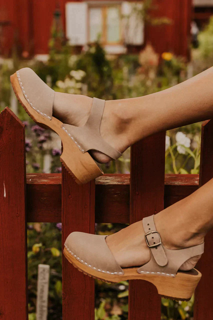Amara – Einfach stilvolle Clogs