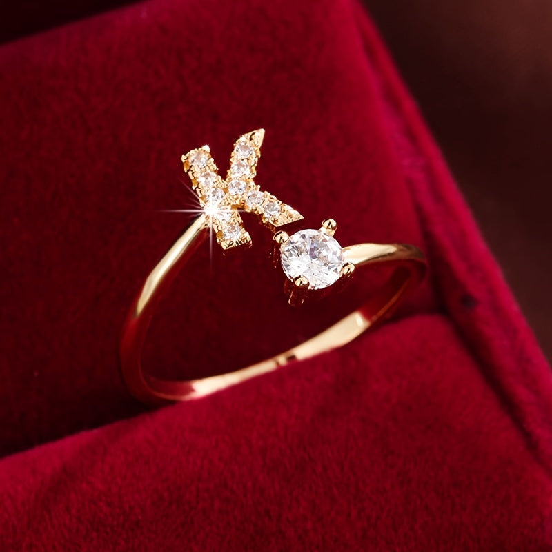 Nova – Offenes modernes Ring mit Initiale und Zirkonia