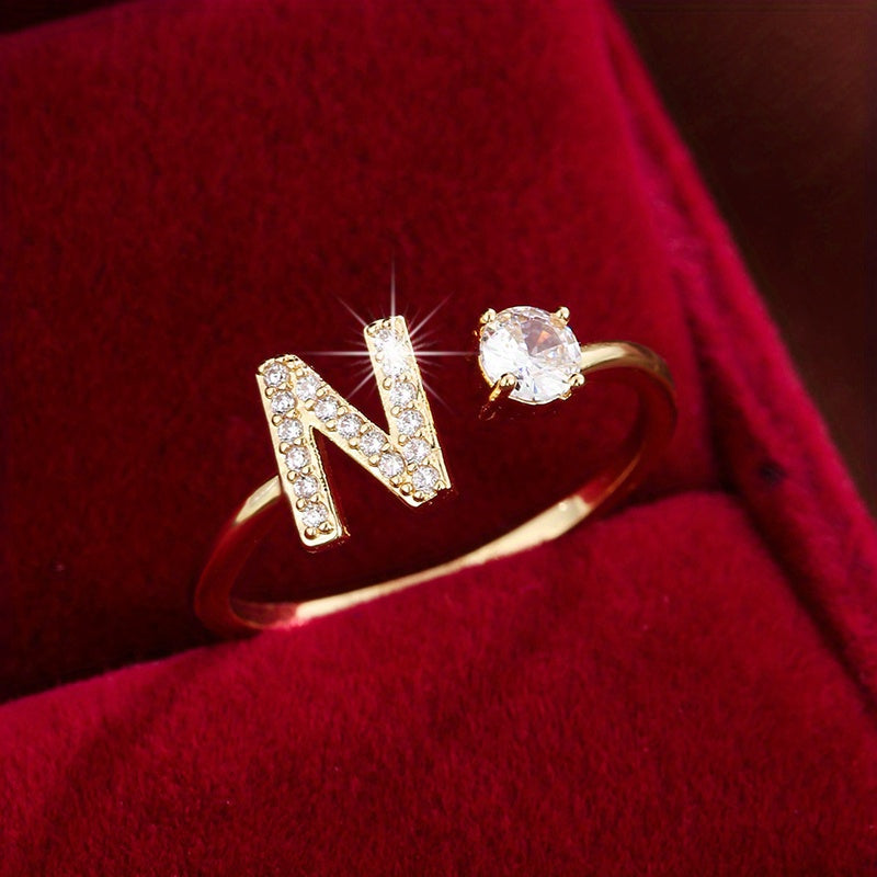 Nova – Offenes modernes Ring mit Initiale und Zirkonia