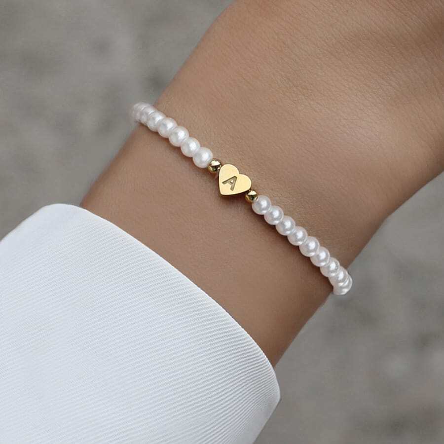 Perlenarmband mit gravierten Initialen - Personalisiertes Herz-förmiges Perlenarmband
