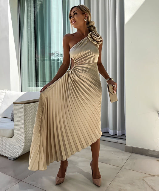 Callie - Elegantes Kleid mit Schulterplissee und großer Rose für Damen