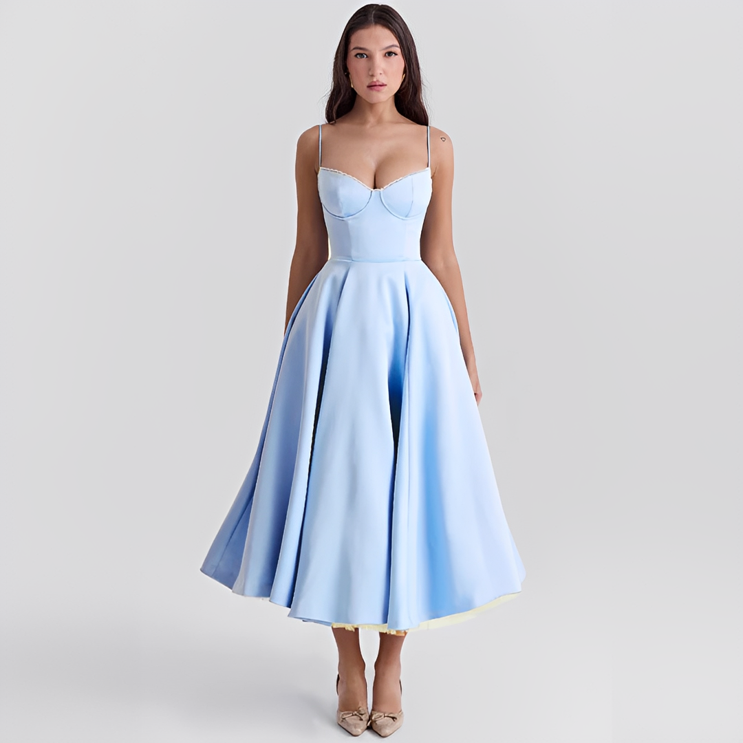 Zendaya - Elegantes doppellagiges Kleid