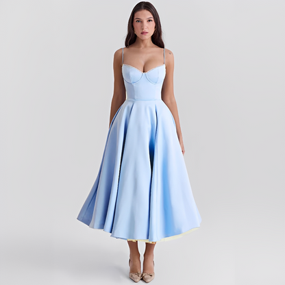 Zendaya - Elegantes doppellagiges Kleid