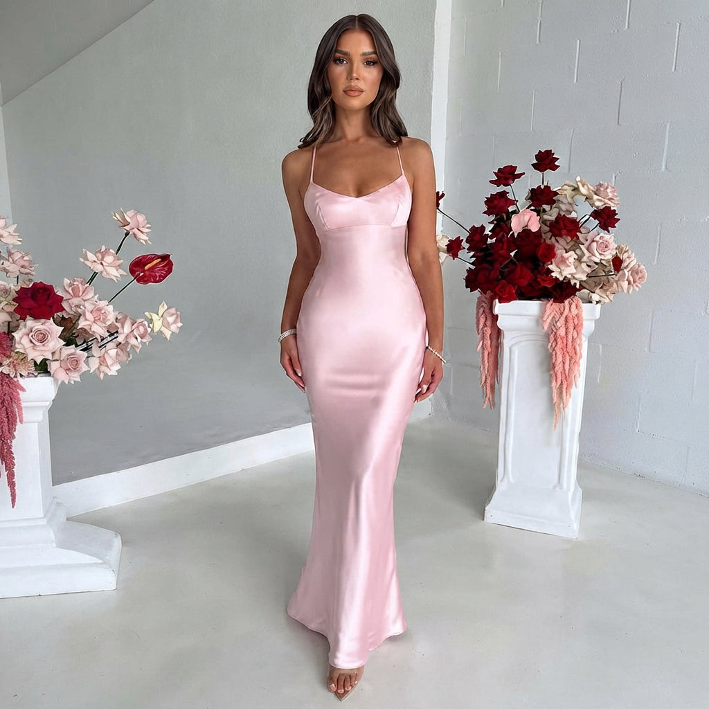 Melika - Schimmerndes, körpernahes Maxikleid