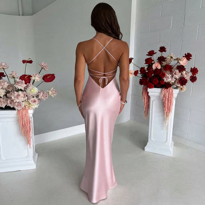 Melika - Schimmerndes, körpernahes Maxikleid