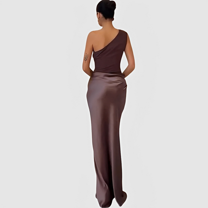 Tara – Stilvolles Kleid mit asymmetrischem Kragen und geradem Rock