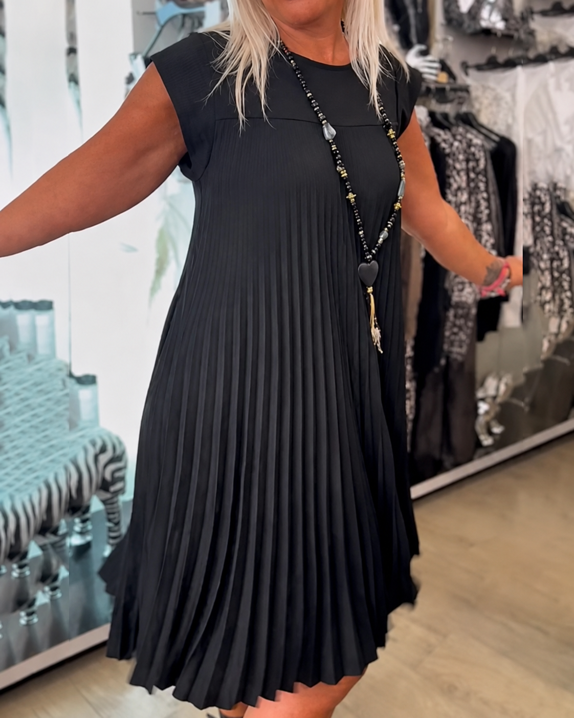 Angélique - Lockeres Kleid mit Plissierungen