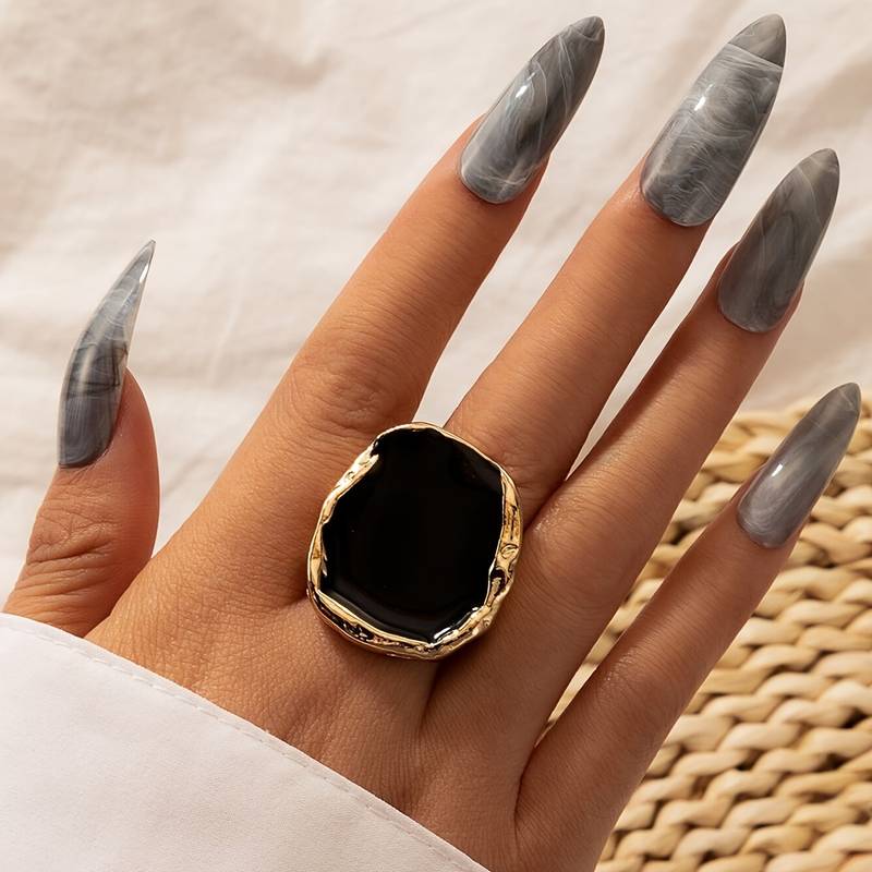 Überdimensionierter Vintage-Ring mit schwarzem Stein - Übertriebener Vintage-Schwarzer Ring