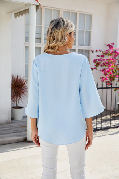 Caetana – Chiffonbluse mit kurzen Ärmeln und V-Ausschnitt