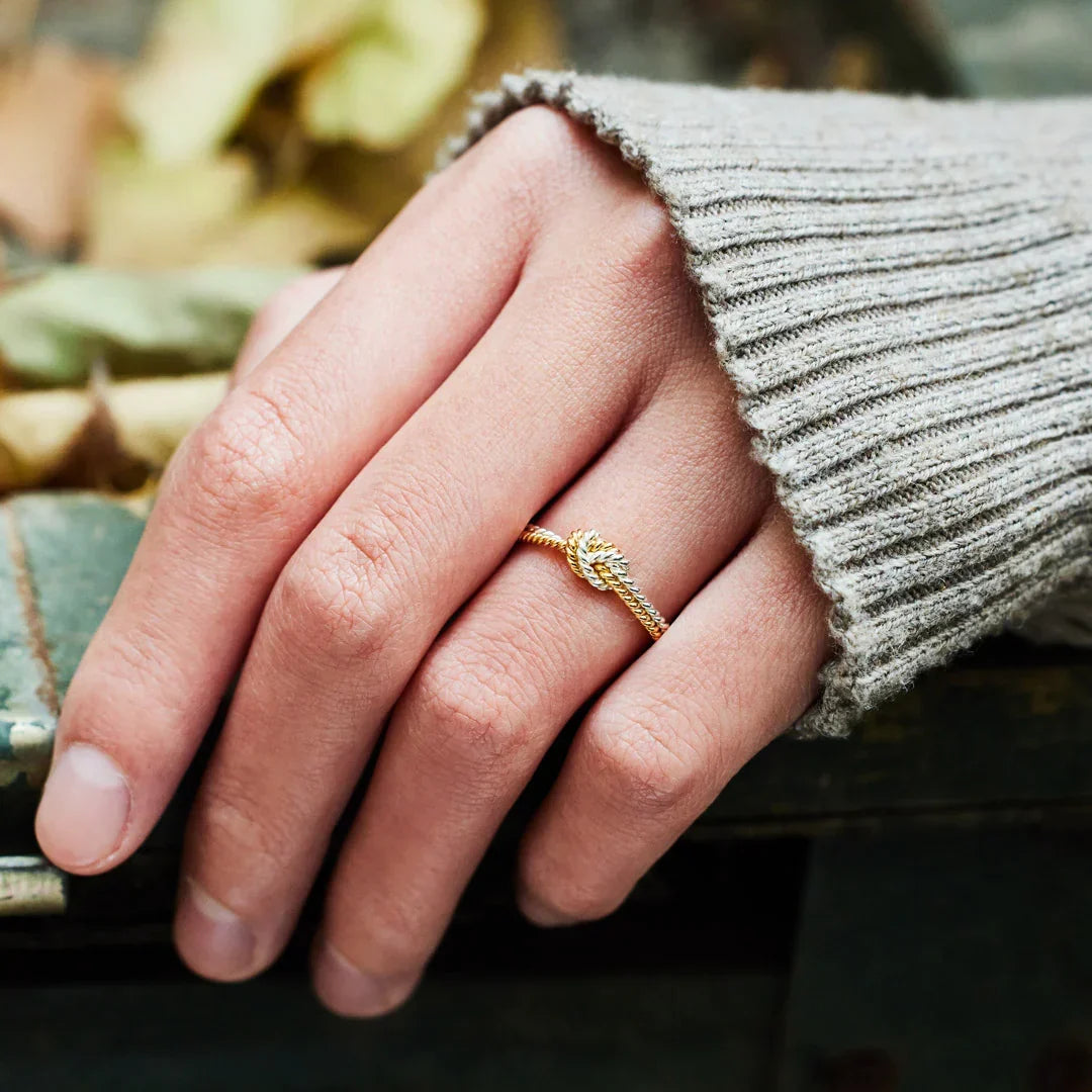 Ring von Verbindung Mutter und Tochter - Ring mit 2 Schnüren und Knoten