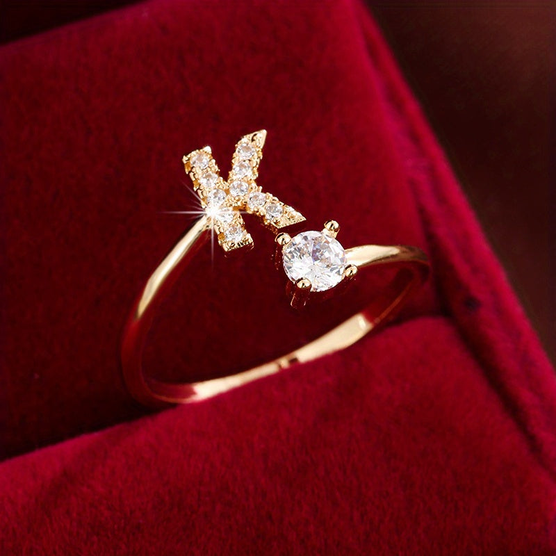 Nova – Offenes modernes Ring mit Initiale und Zirkonia