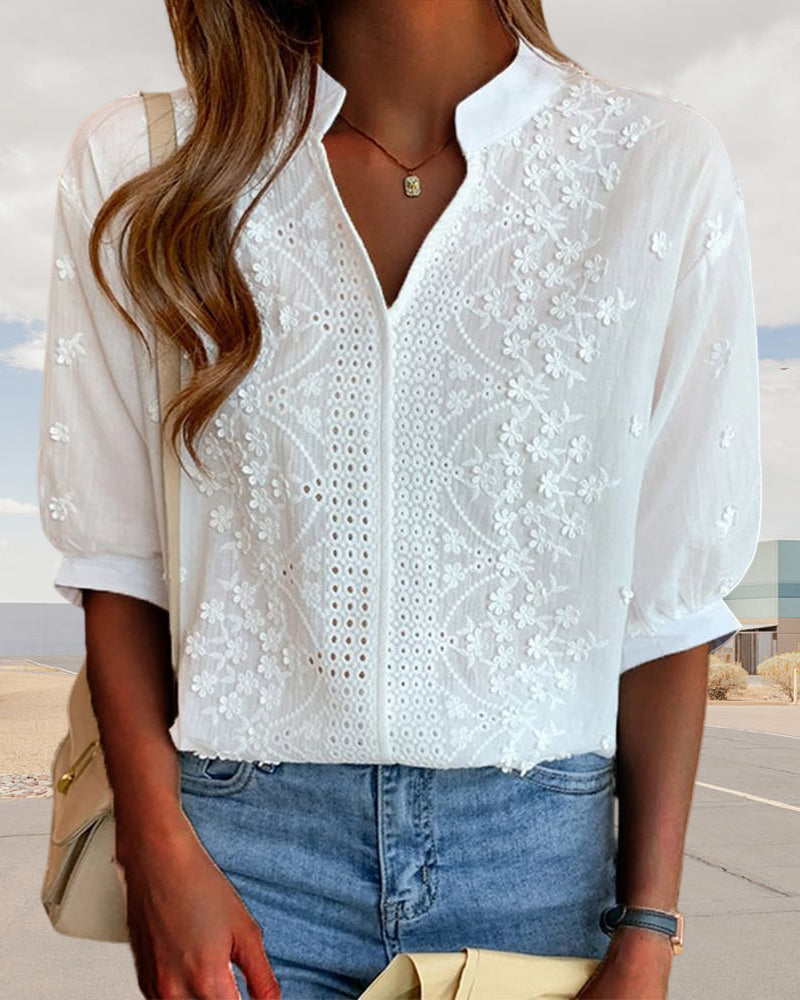 Daphne - Bestickte Bluse mit V-Ausschnitt
