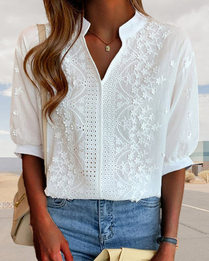 Daphne - Bestickte Bluse mit V-Ausschnitt