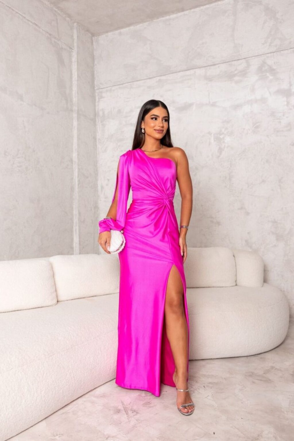 Florence – Elegantes Satinkleid mit asymmetrischer Schulter