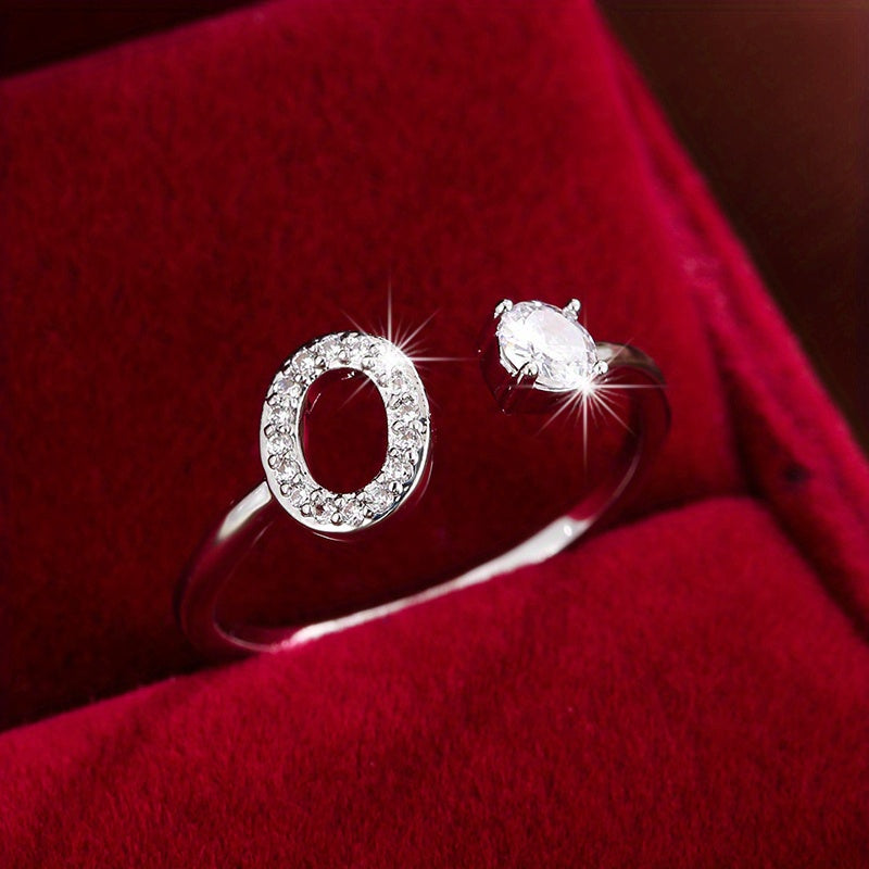 Nova – Offenes modernes Ring mit Initiale und Zirkonia