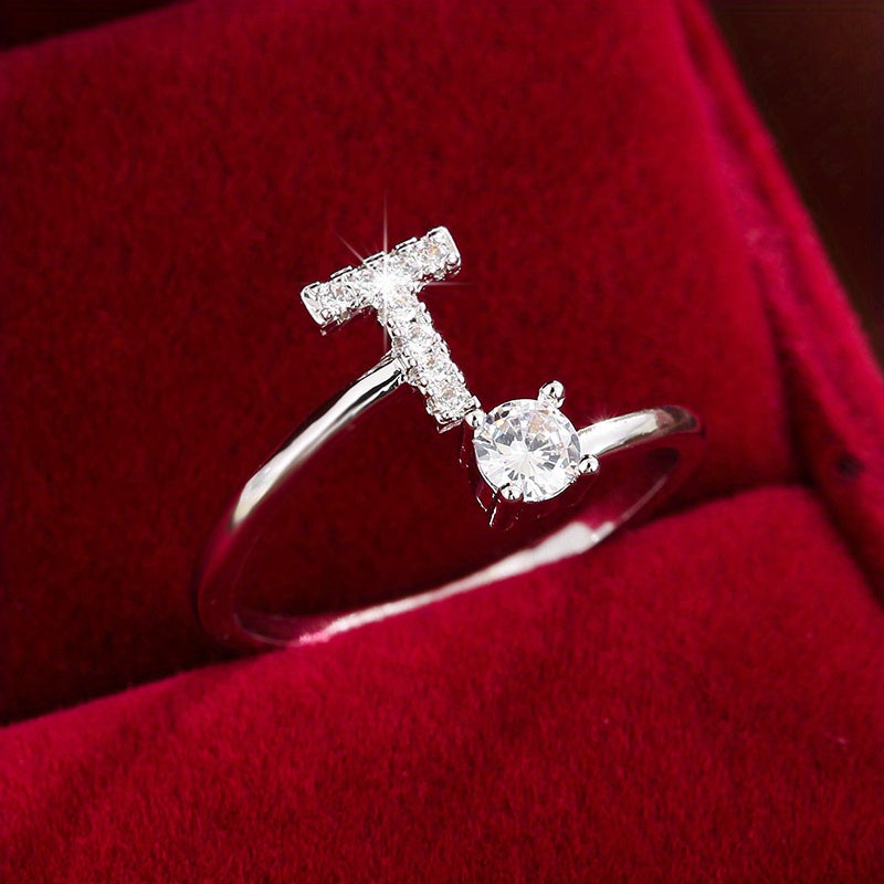 Nova – Offenes modernes Ring mit Initiale und Zirkonia