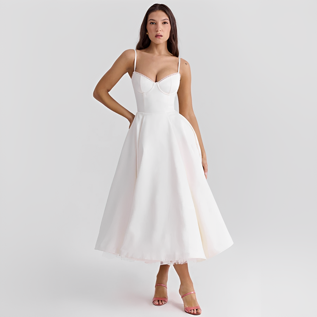 Zendaya - Elegantes doppellagiges Kleid