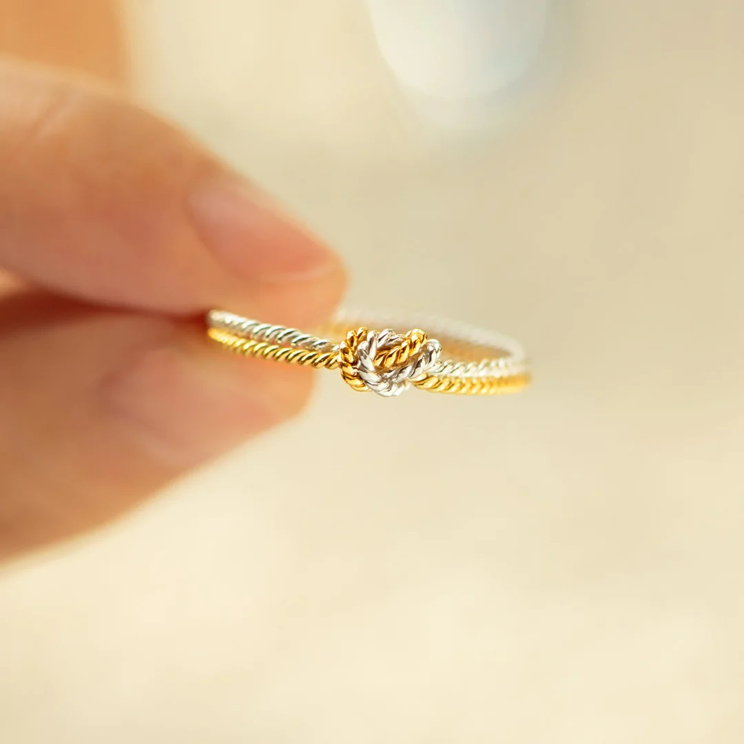 Ring aus Engelsschnur-Knoten - Gold und Silber