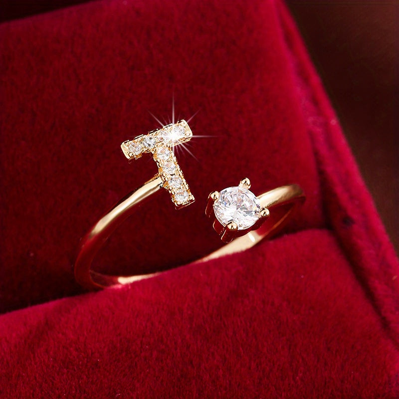 Nova – Offenes modernes Ring mit Initiale und Zirkonia