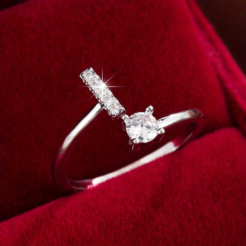 Nova – Offenes modernes Ring mit Initiale und Zirkonia