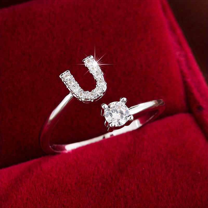 Nova – Offenes modernes Ring mit Initiale und Zirkonia