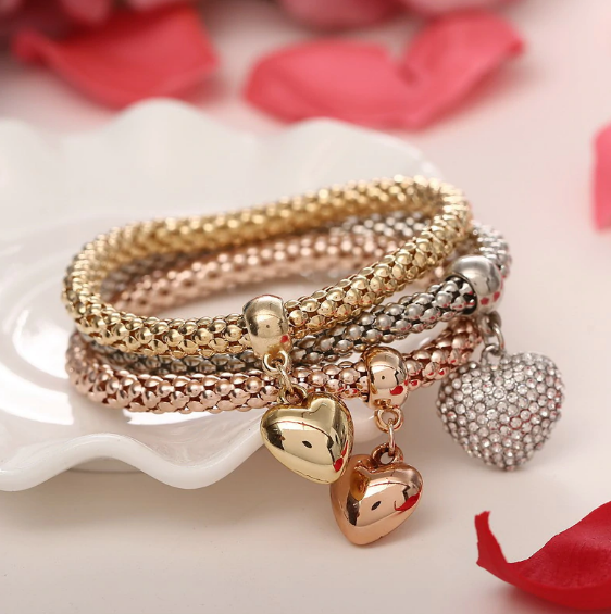 Aria – Metallarmband mit soliden Herzen