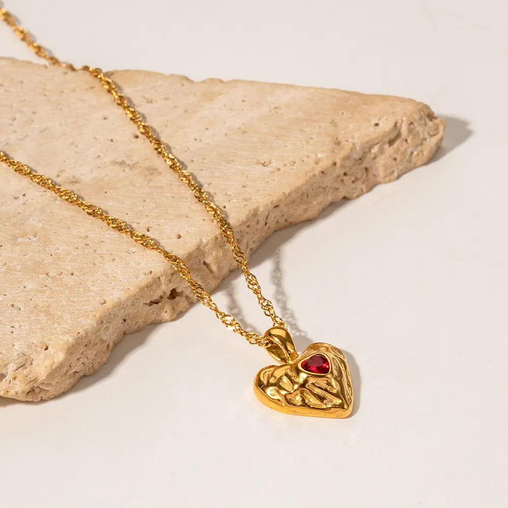 Vesper - Halskette mit rotem Herz aus Gold