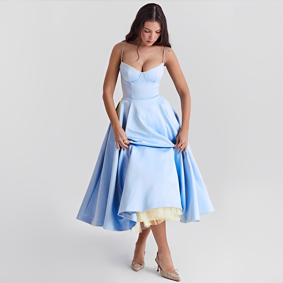 Zendaya - Elegantes doppellagiges Kleid