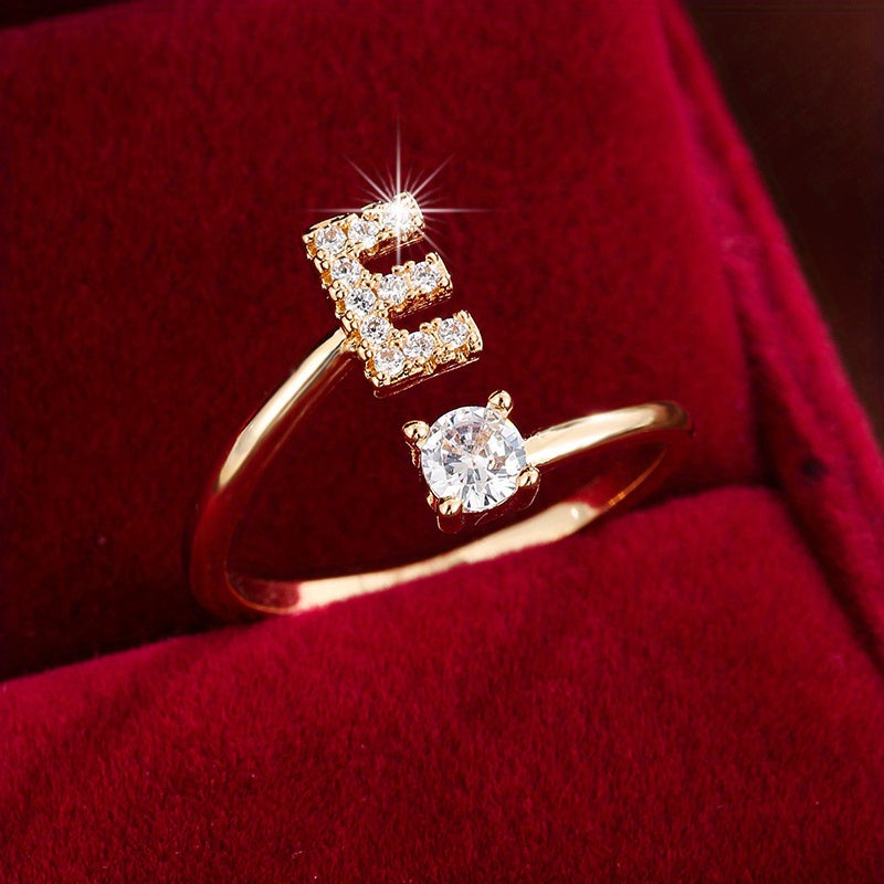 Nova – Offenes modernes Ring mit Initiale und Zirkonia