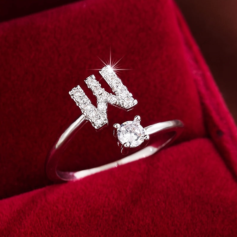 Nova – Offenes modernes Ring mit Initiale und Zirkonia