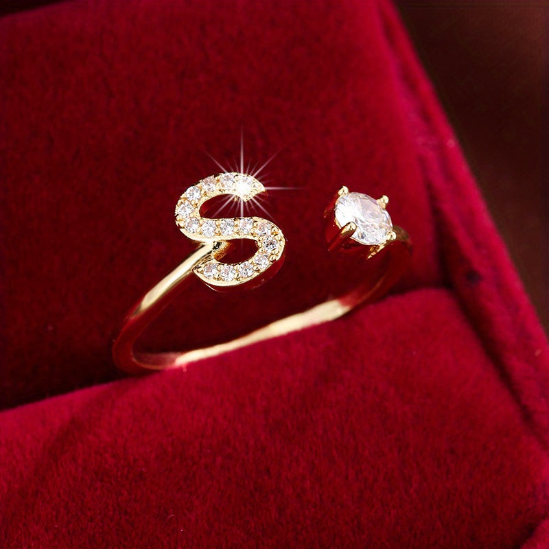 Nova – Offenes modernes Ring mit Initiale und Zirkonia