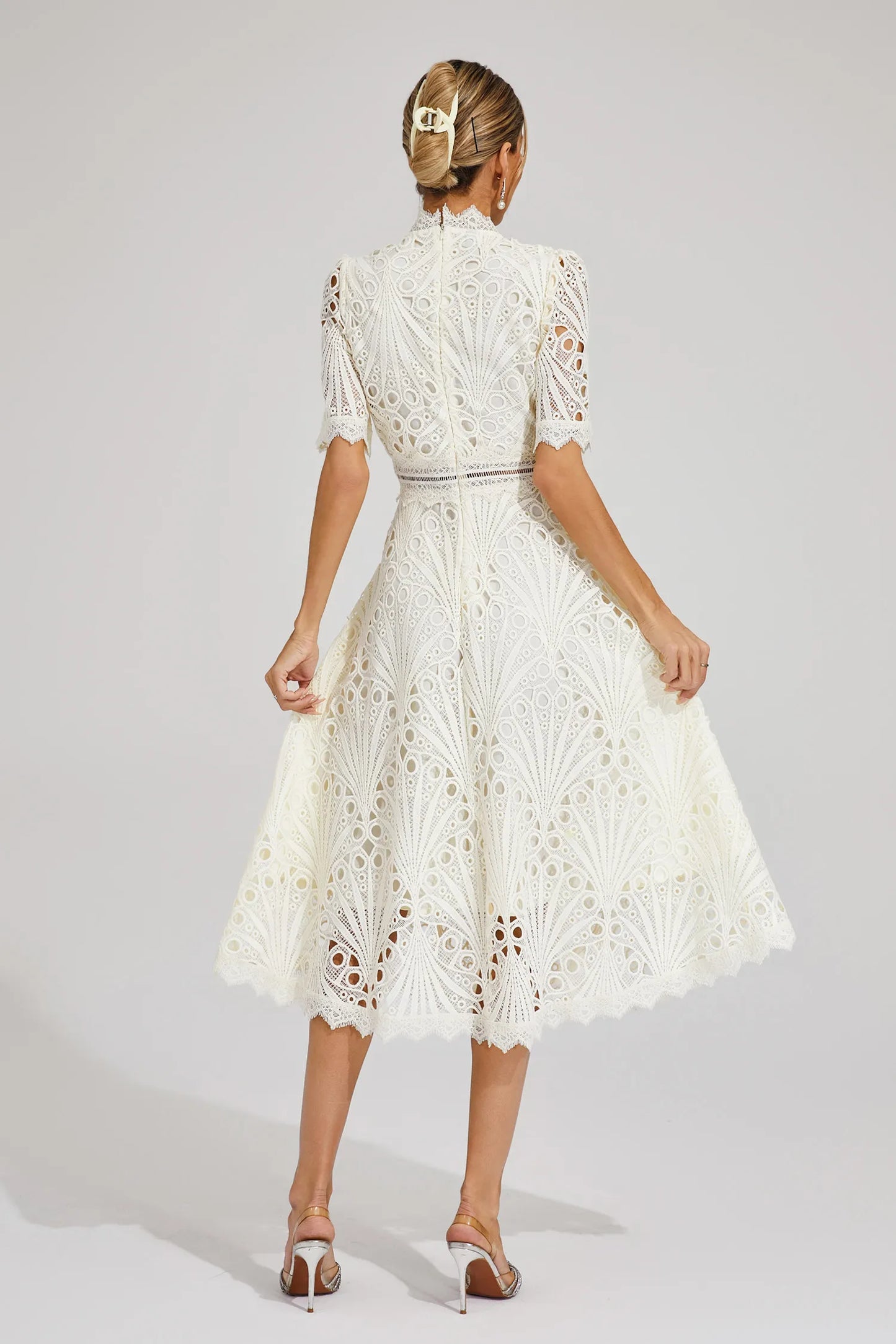 Pierre - Midi-Kleid mit Spitze und Raffinesse
