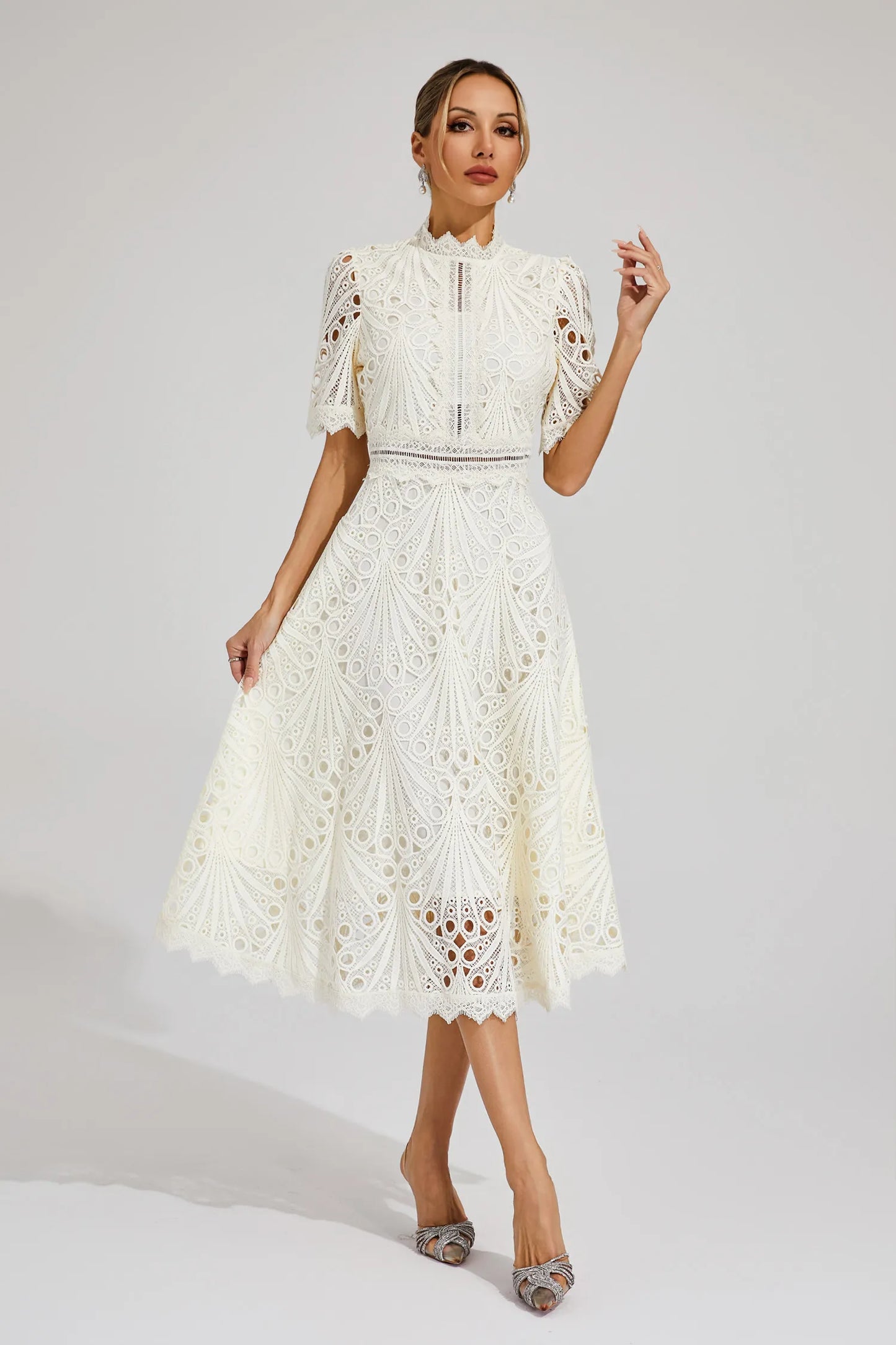 Pierre - Midi-Kleid mit Spitze und Raffinesse