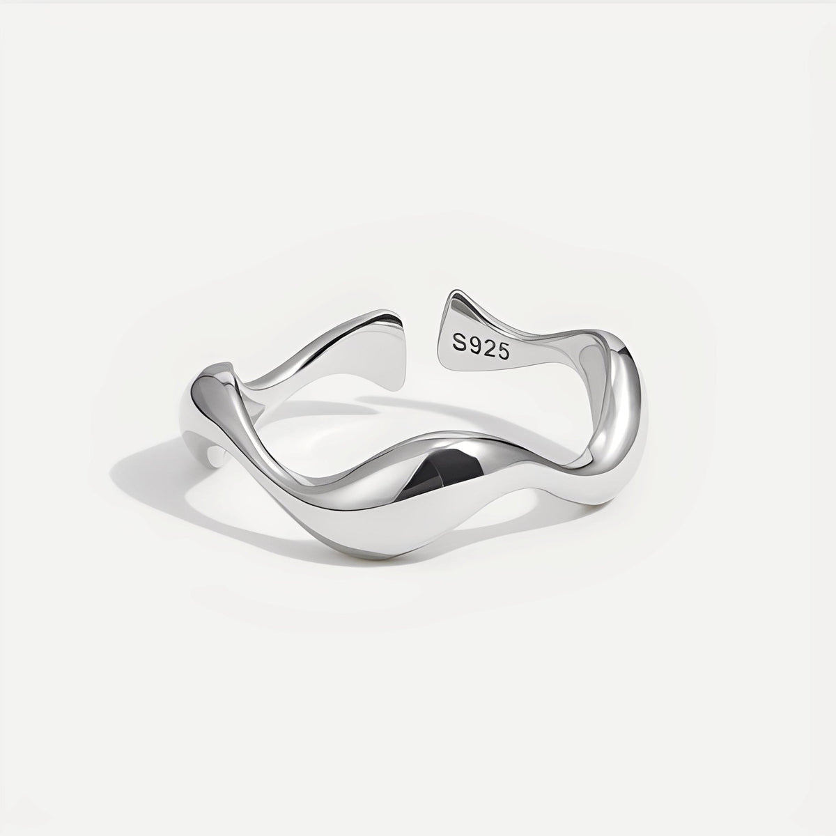 Ondine – Wellenförmiger Minimalistischer Ring