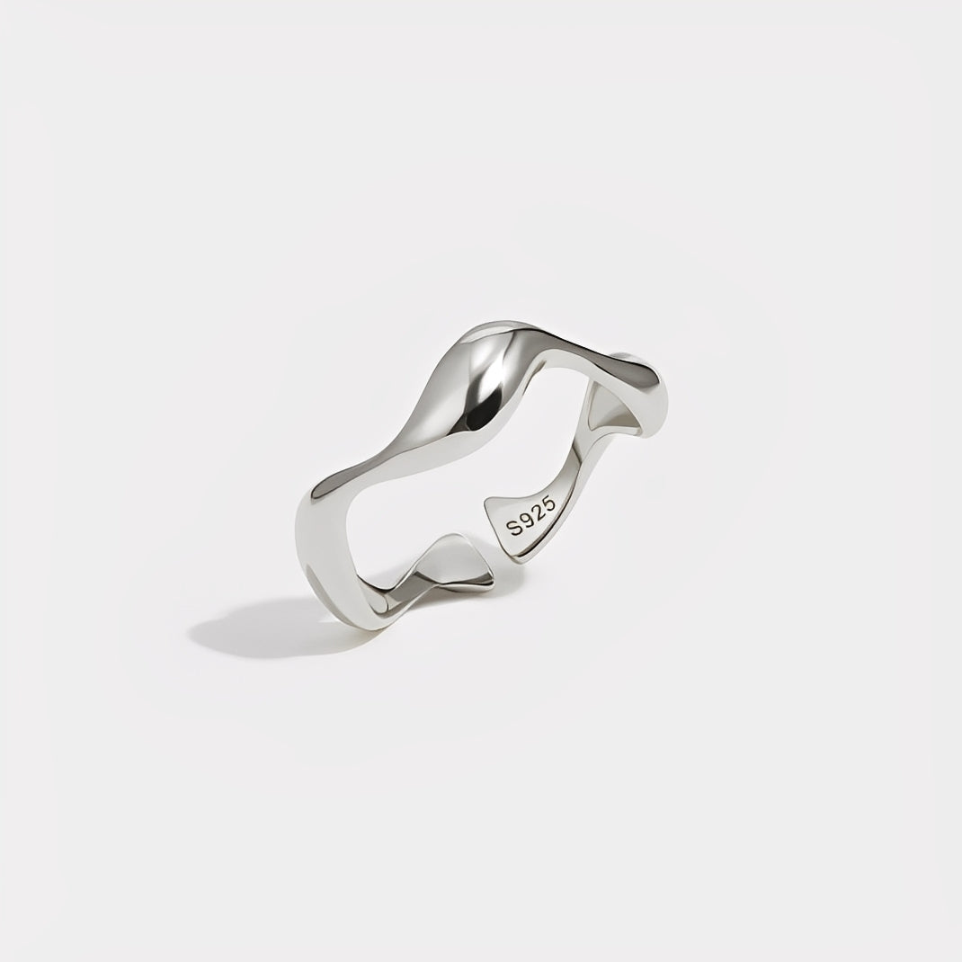 Ondine – Wellenförmiger Minimalistischer Ring