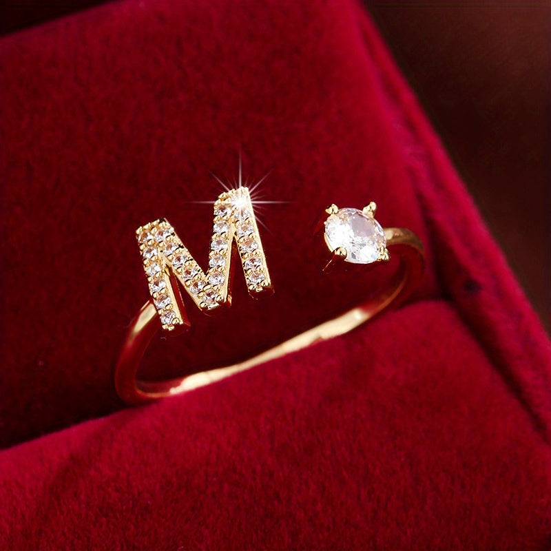 Nova – Offenes modernes Ring mit Initiale und Zirkonia