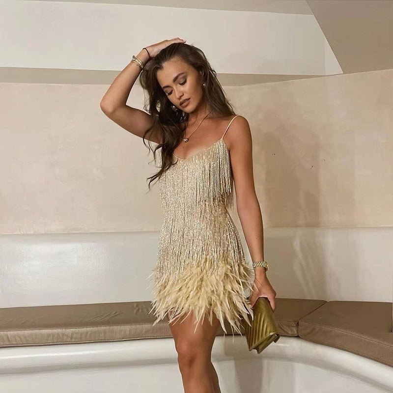 Meera - Kurzes Abendkleid mit Federn, Elegant & Anziehend