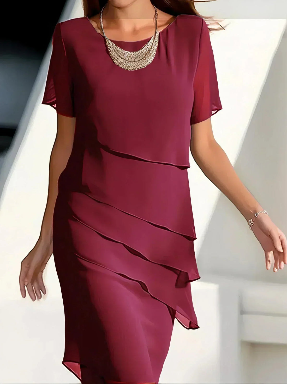 Cynthia - Elegantes Kleid, das schlank wirkt