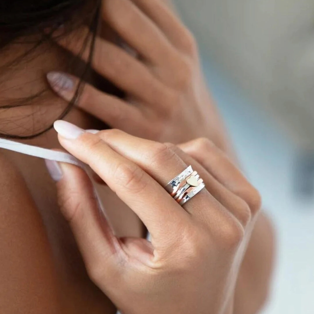 Amara – Ring in Form eines rotierenden Herzens