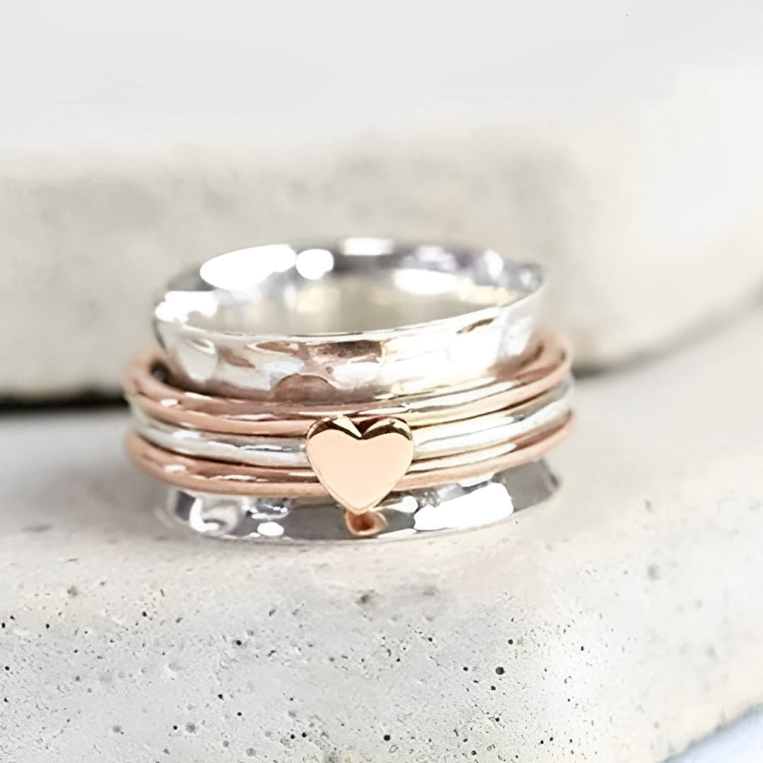 Amara – Ring in Form eines rotierenden Herzens