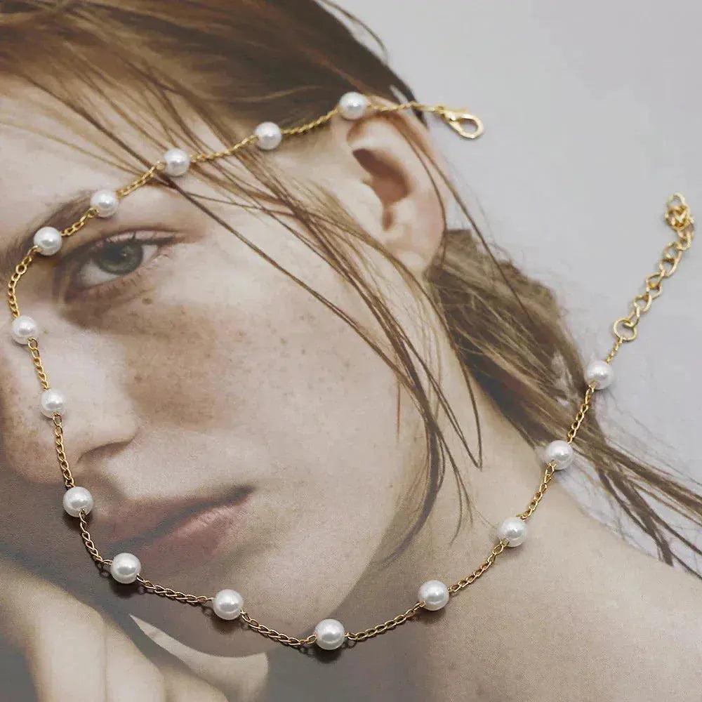 Vivienne – Halskette aus goldenen Perlen