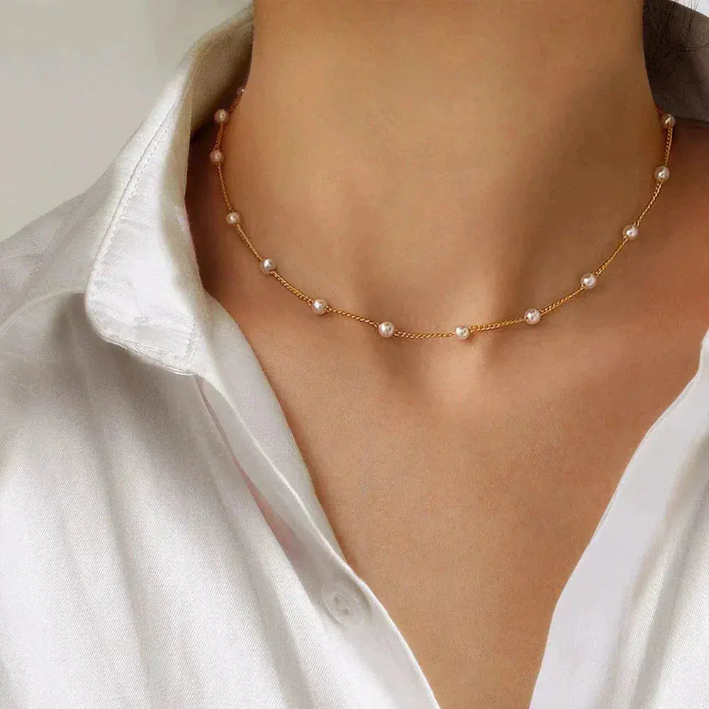 Vivienne – Halskette aus goldenen Perlen