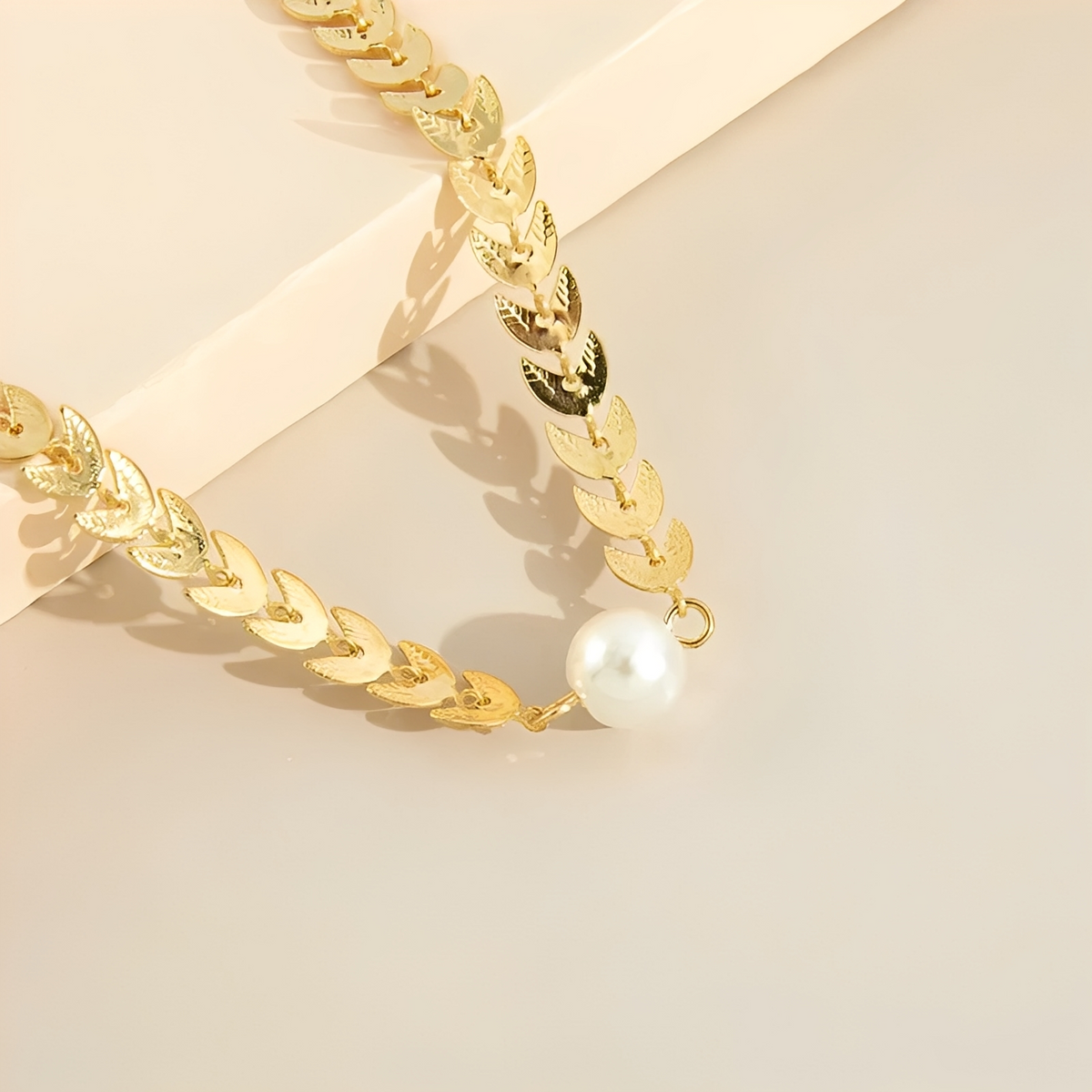 Aria – Elegantes römisches Gold- und Perlenhalsband