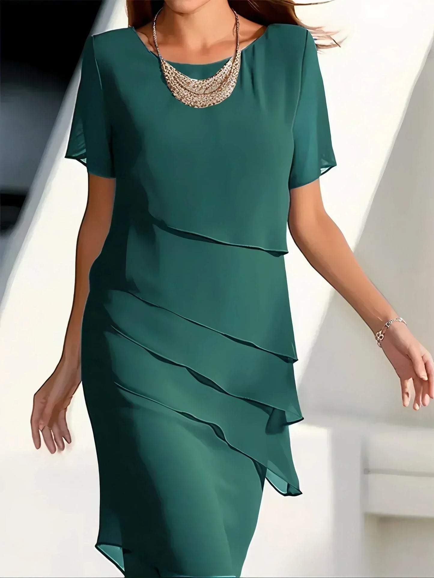Cynthia - Elegantes Kleid, das schlank wirkt