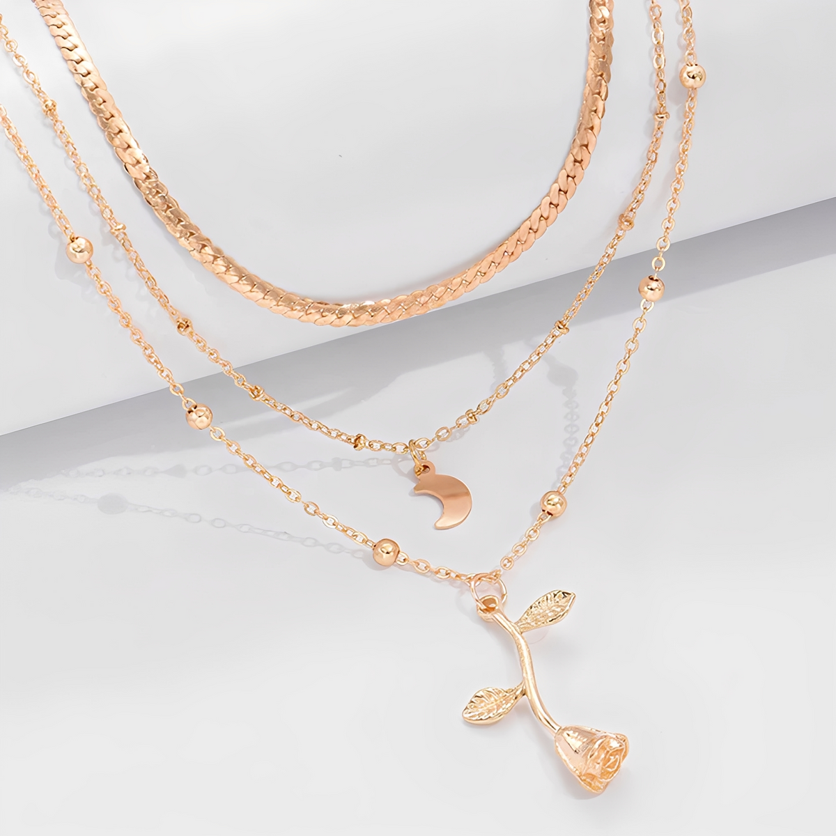Sylvia – Halskette mit rosa Anhänger und goldenem Mond