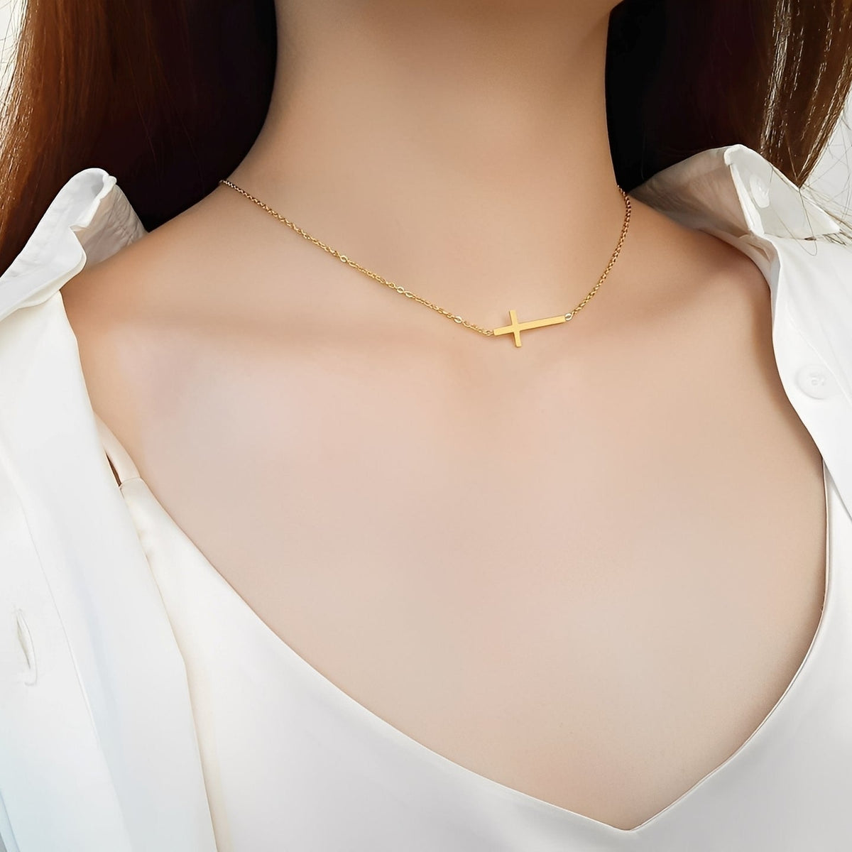Nelly – Minimalistische Kreuzkette in Gold