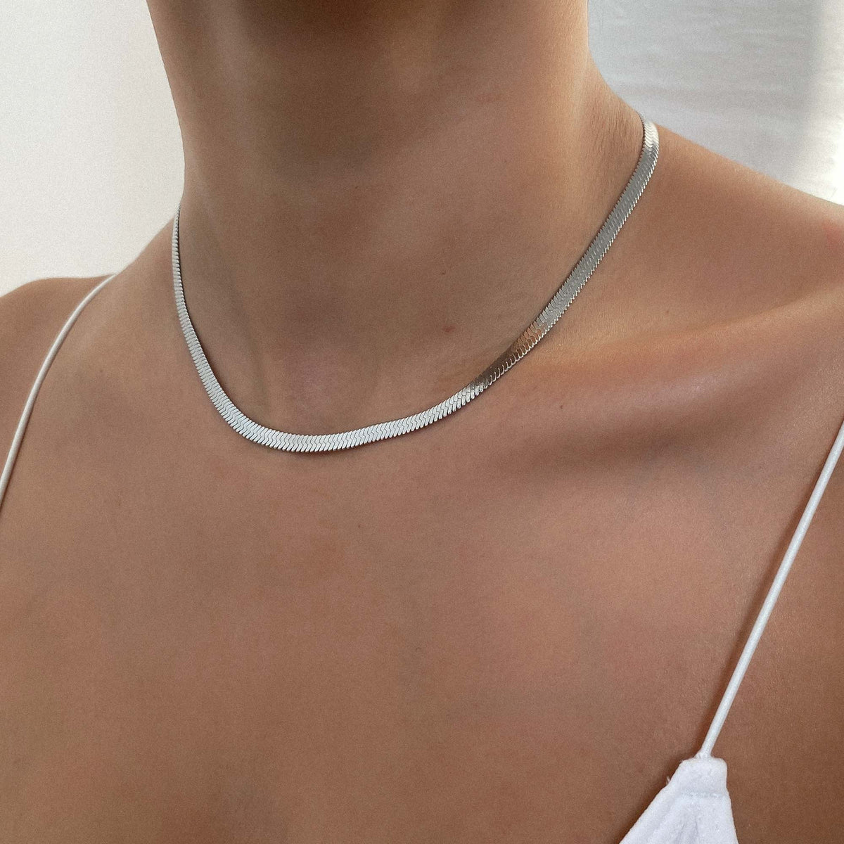 Juliette – Eleganter Chevron-Halsreif