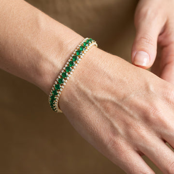 Maud – Elegante goldene Armband mit grünen Akzenten