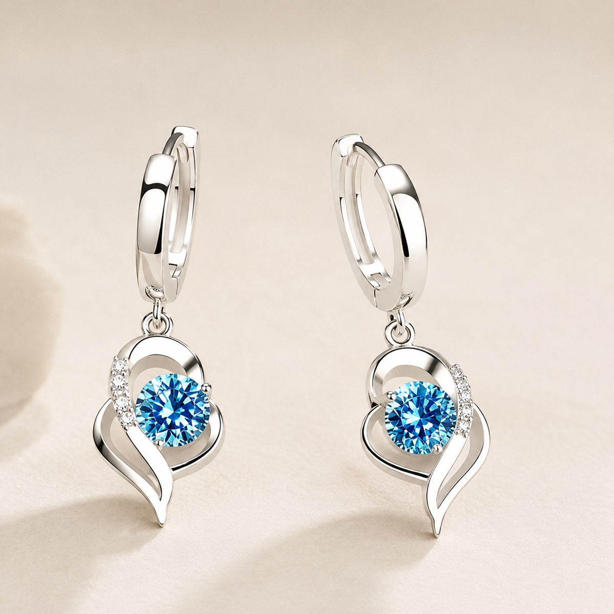 Noelle – Ohrringe aus 925er Silber und Zirkonia Blumen