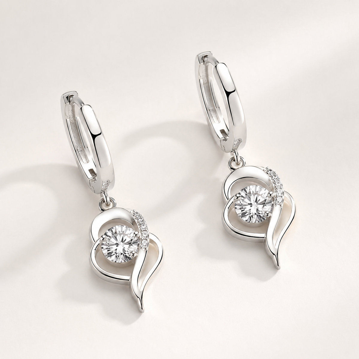 Noelle – Ohrringe aus 925er Silber und Zirkonia Blumen